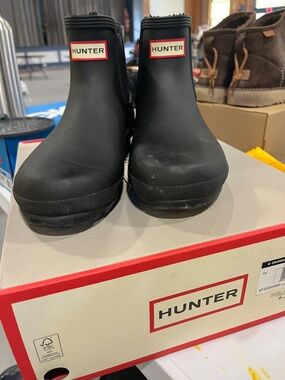 Hunter Black Chelsea Short Rain Boots with Red Logo